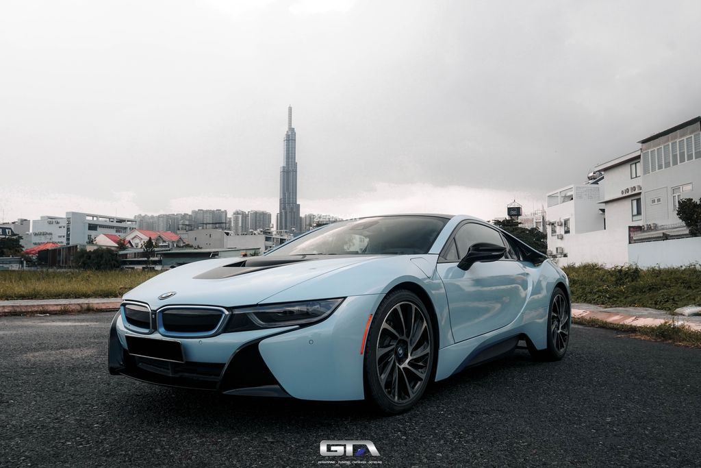 BMW i8 với màu xanh hoà bình độc lạ “cực hiếm”